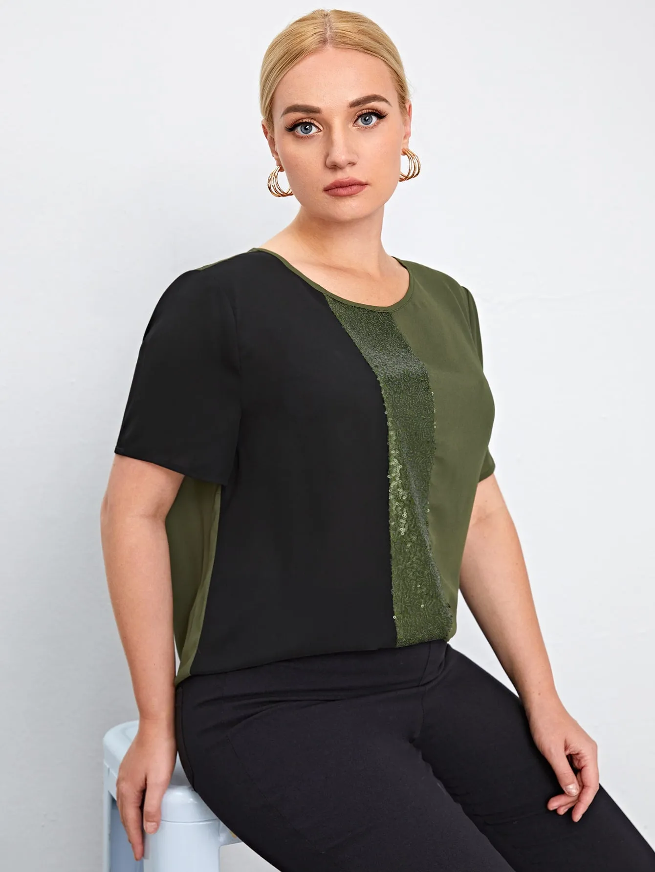 Colorblock Contrast Sequin Short Sleeve Round Neck Regular Plus Blouse