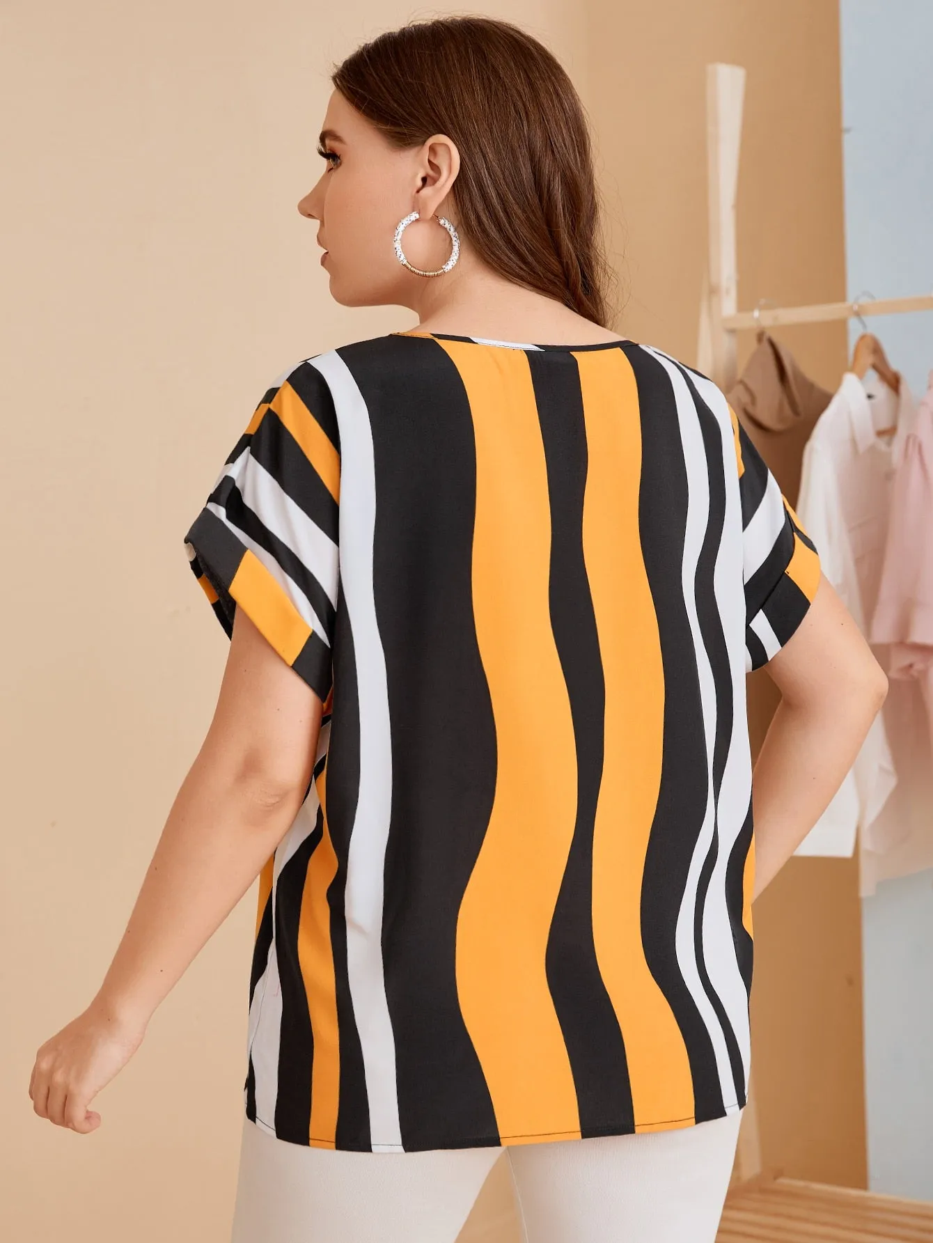 Colorblock Short Sleeve Round Neck Regular Plus Size Blouse