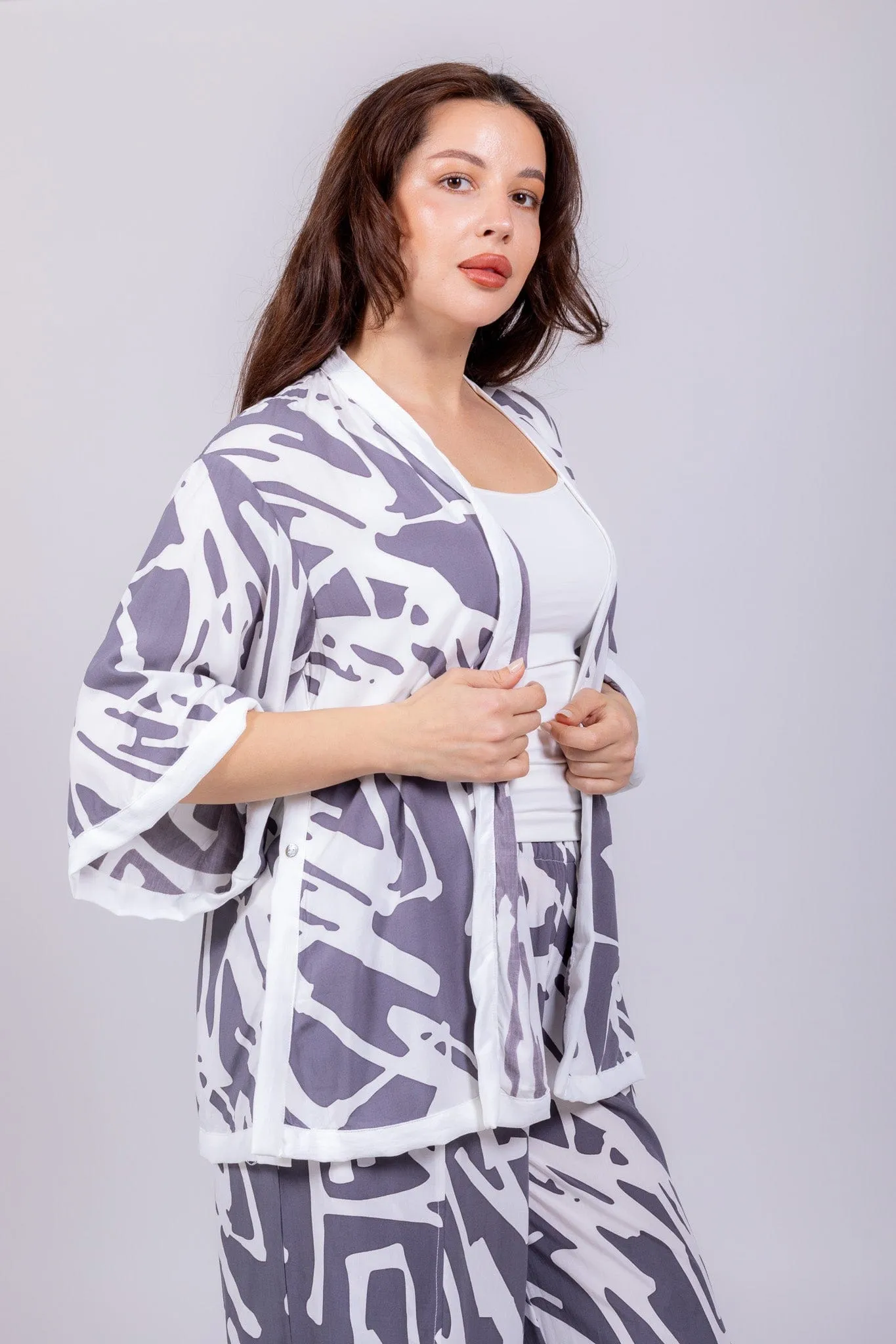 Tara Vao Line Print Short Kimono