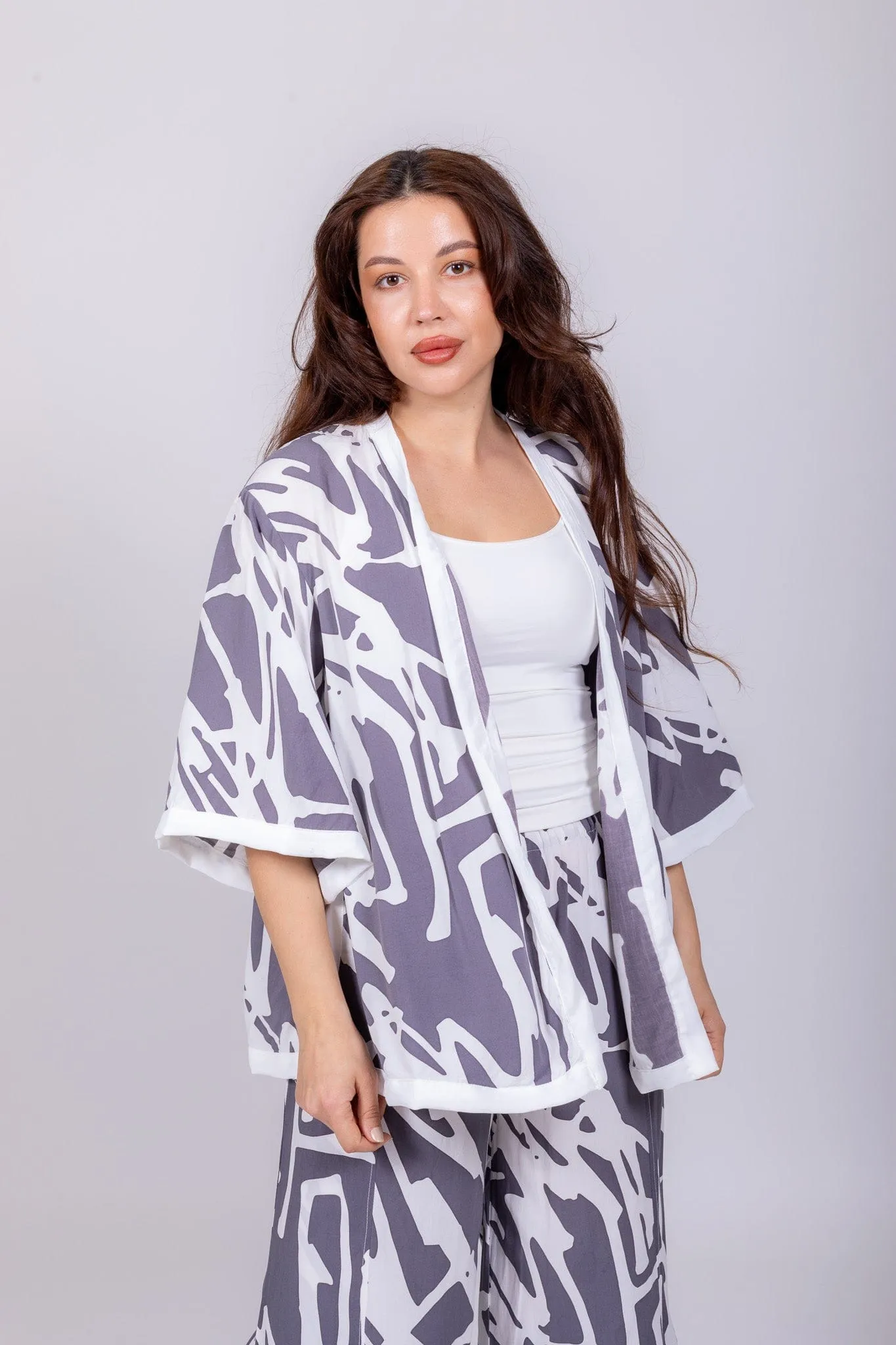 Tara Vao Line Print Short Kimono