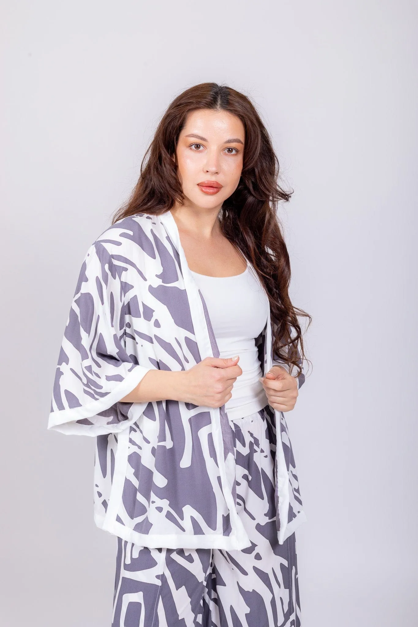 Tara Vao Line Print Short Kimono